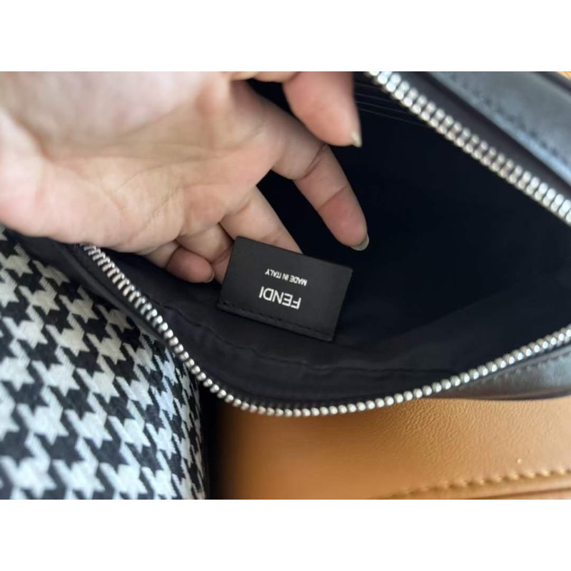 Fendi Zipper Shoulder Wallet WB001373