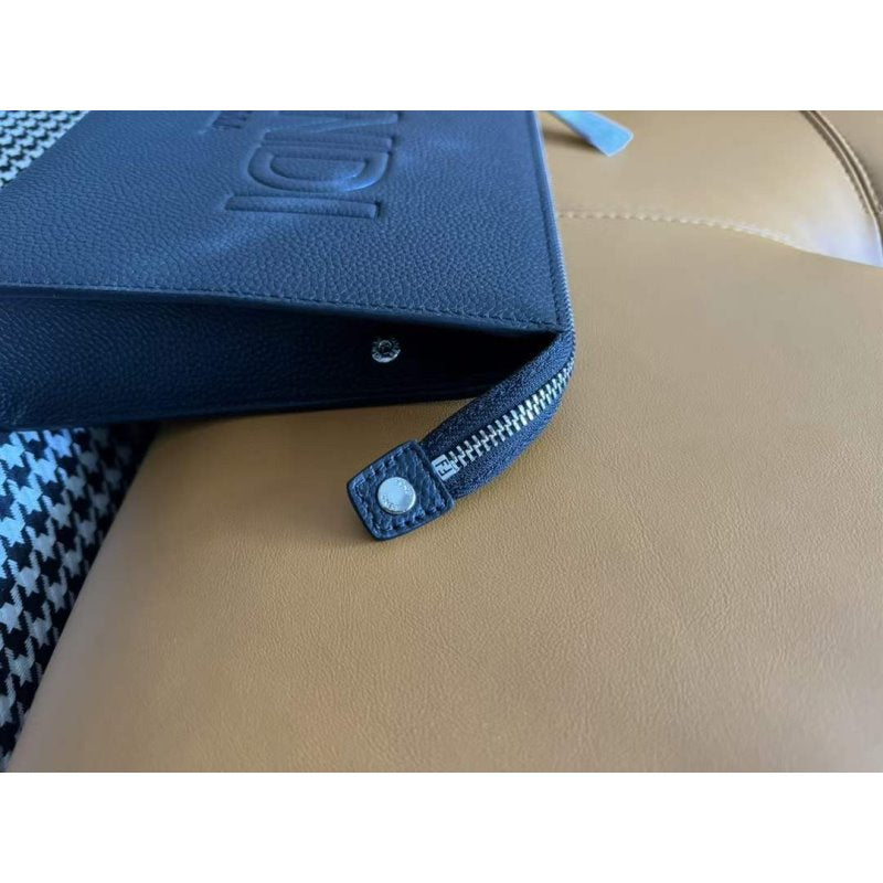 Fendi Zipper Shoulder Wallet WB001374