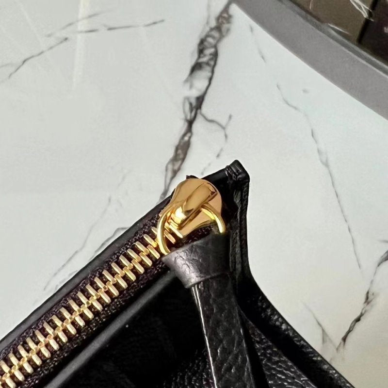 Louis Vuitton Black Zippy Wallet WLB01280