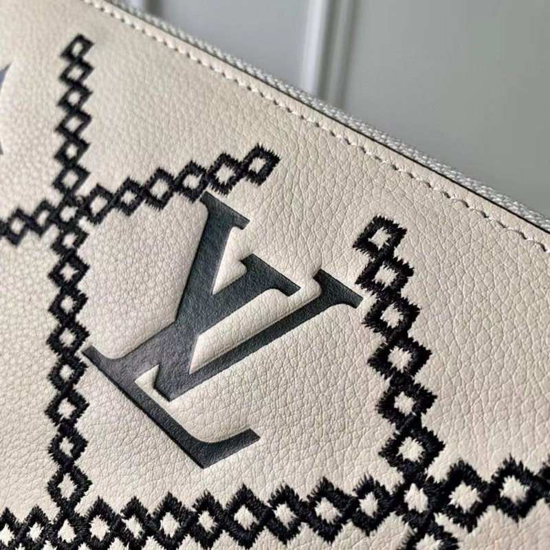 Louis Vuitton Zippy Wallet WLB01354