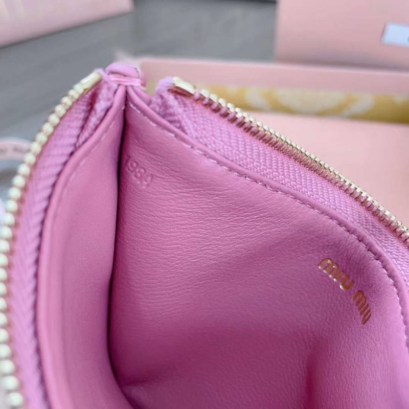 Miu Miu Pocket Wallet WB001365