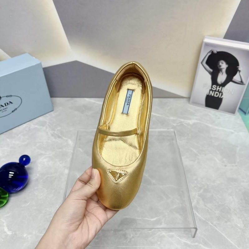 Prada Round Head Triangle Flat Series SH00086