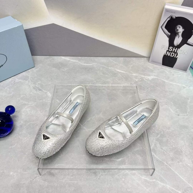 Prada Round Head Triangle Flat Series SH00091