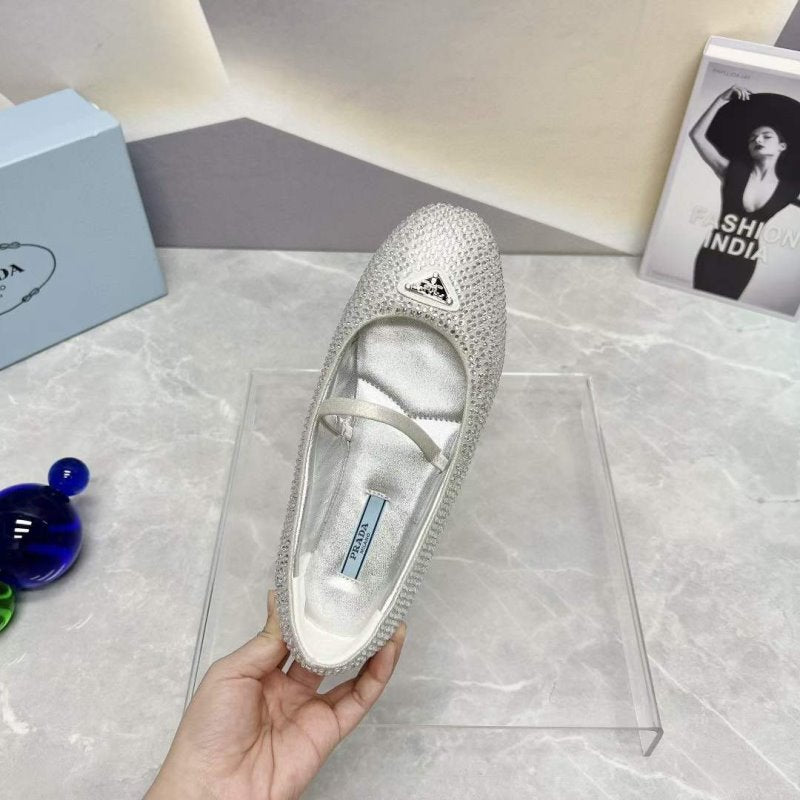 Prada Round Head Triangle Flat Series SH00091