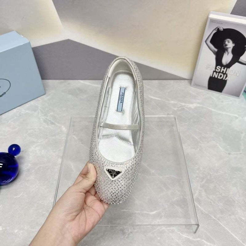 Prada Round Head Triangle Flat Series SH00091