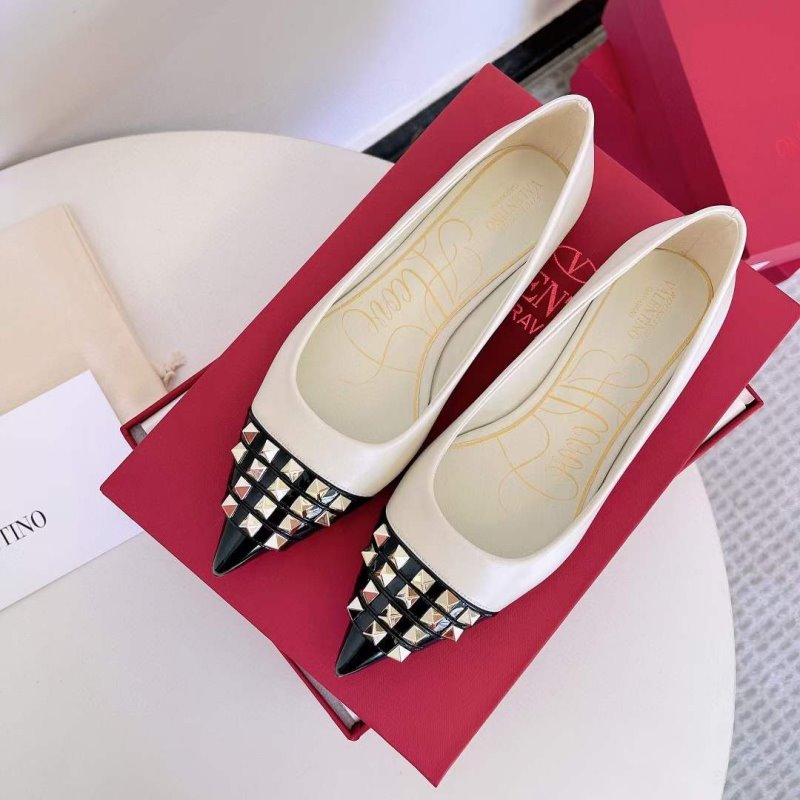 Valentino Classic Rivet Shoes SH00161