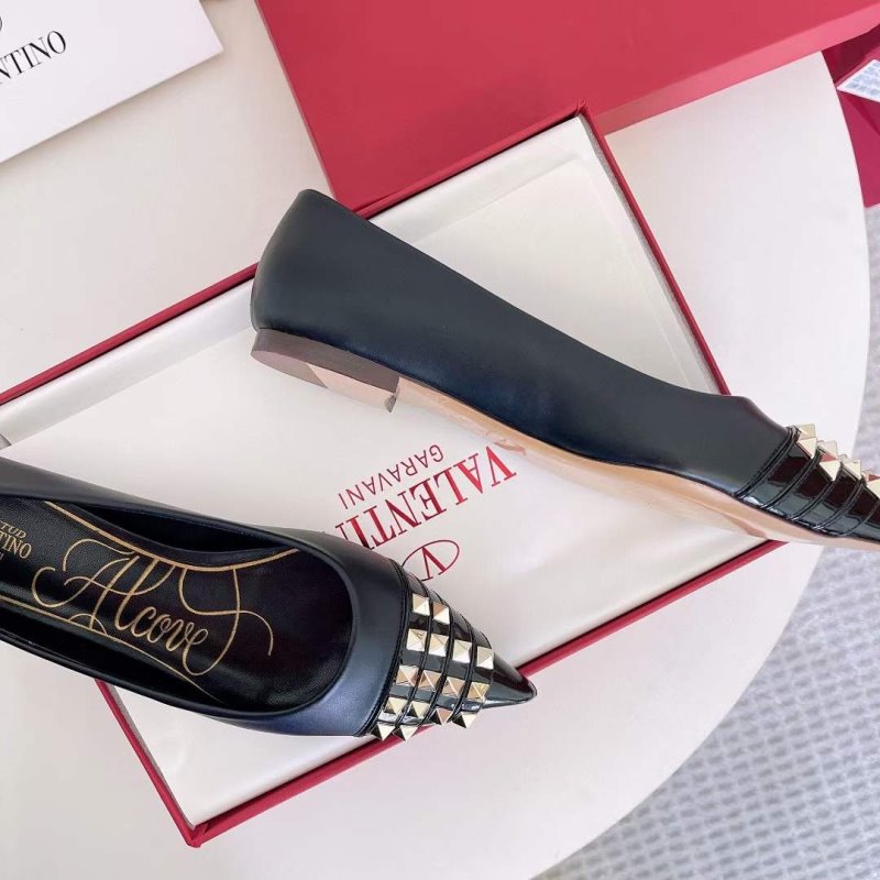 Valentino Classic Rivet Shoes SH00164