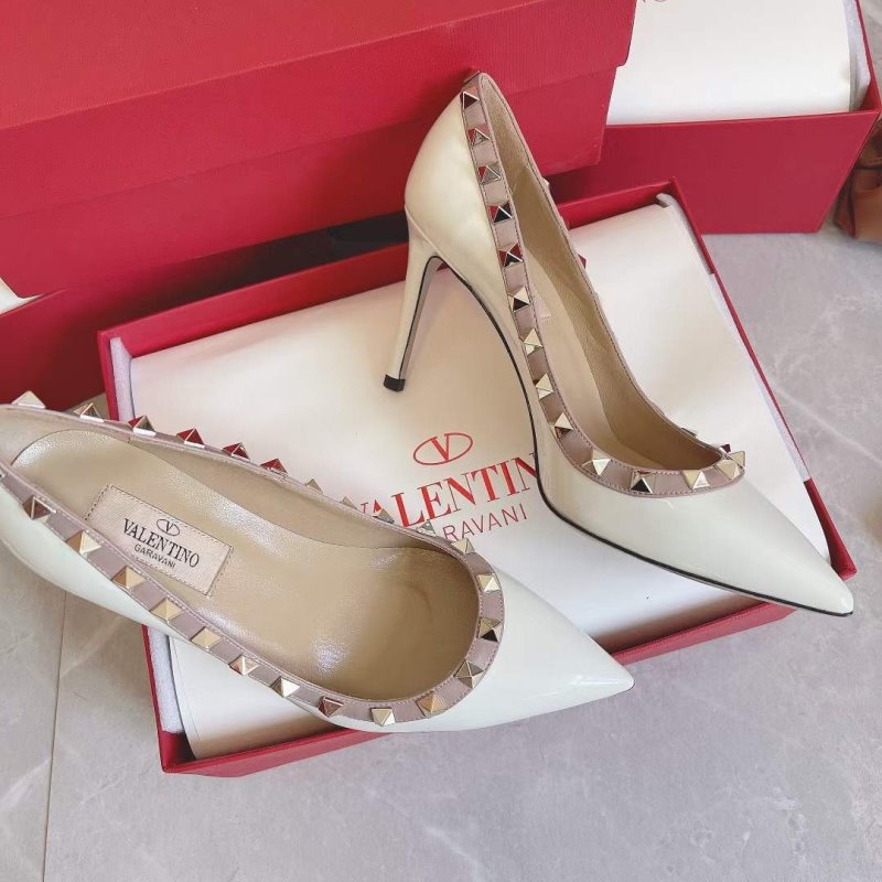 Valentino Classic Rivet Shoes SH00169