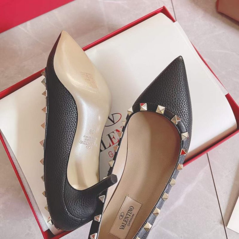 Valentino Classic Rivet Shoes SH00171