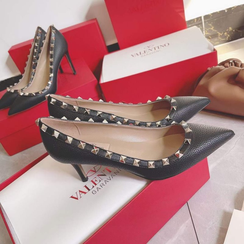 Valentino Classic Rivet Shoes SH00171