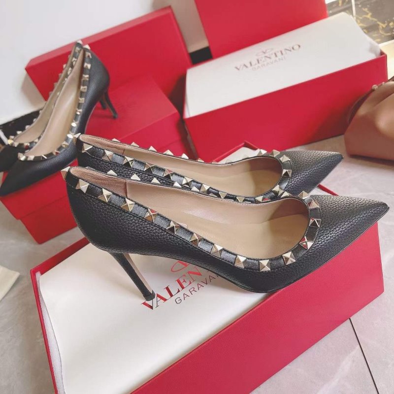 Valentino Classic Rivet Shoes SH00171