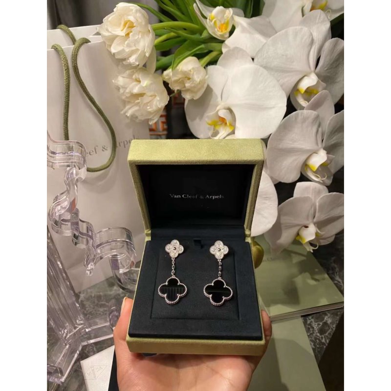 Van Cleef and Arpels Earrings JWL01140