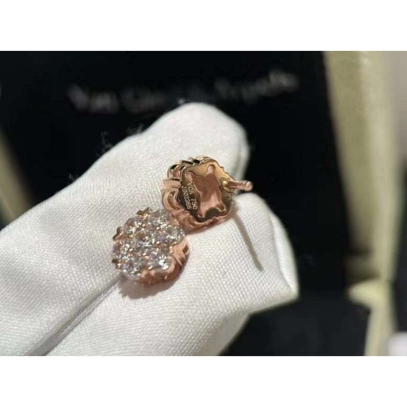 Van Cleef and Arpels Diamond Mary Rose Stud JWL00142