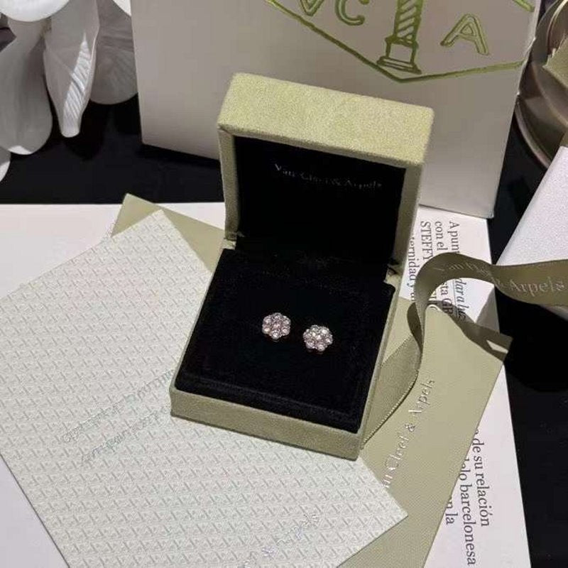 Van Cleef and Arpels Diamond Mary Rose Stud JWL00142