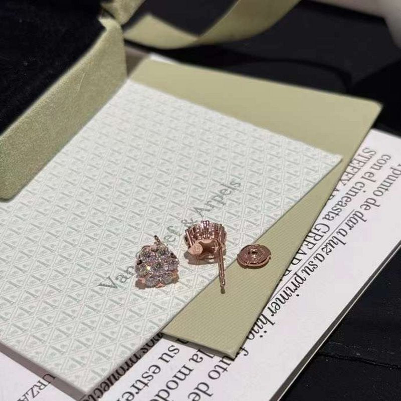 Van Cleef and Arpels Diamond Mary Rose Stud JWL00142