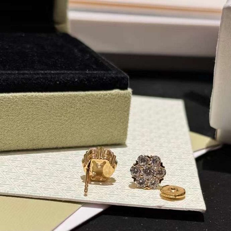 Van Cleef and Arpels Diamond Mary Rose Stud JWL00143