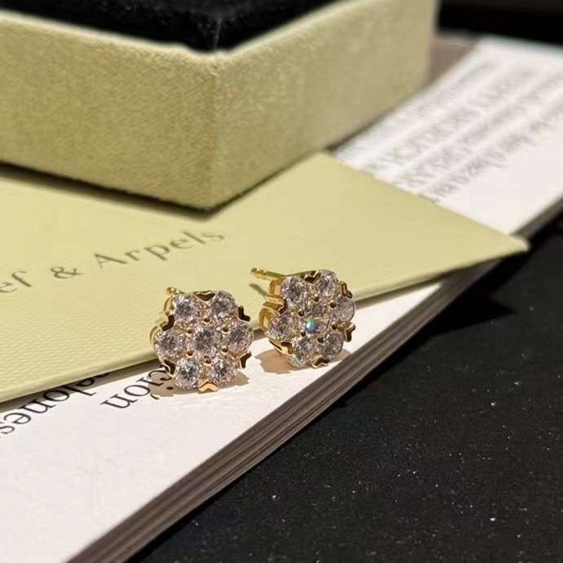 Van Cleef and Arpels Diamond Mary Rose Stud JWL00143