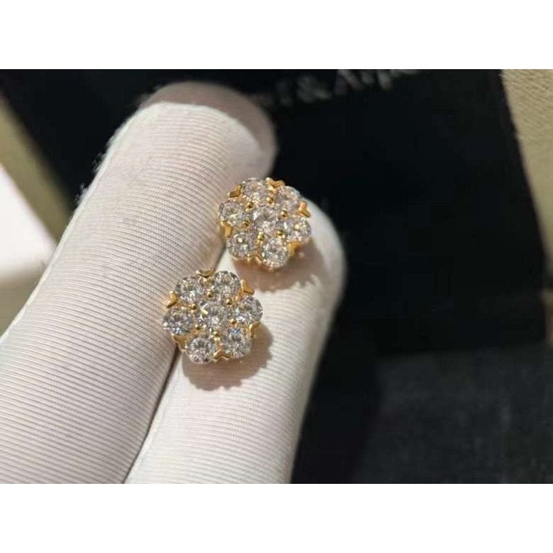 Van Cleef and Arpels Diamond Mary Rose Stud JWL00143
