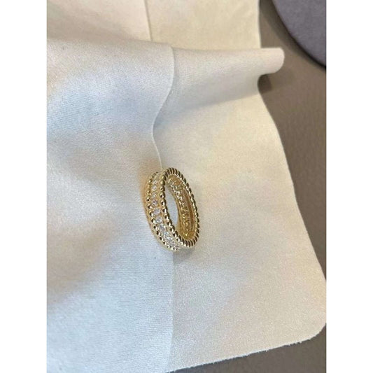 Van Cleef and Arpels Diamond Ring JWL00217