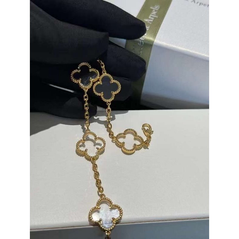 Van Cleef and Arpels Four Leaf Clover Bracelet JWL00164