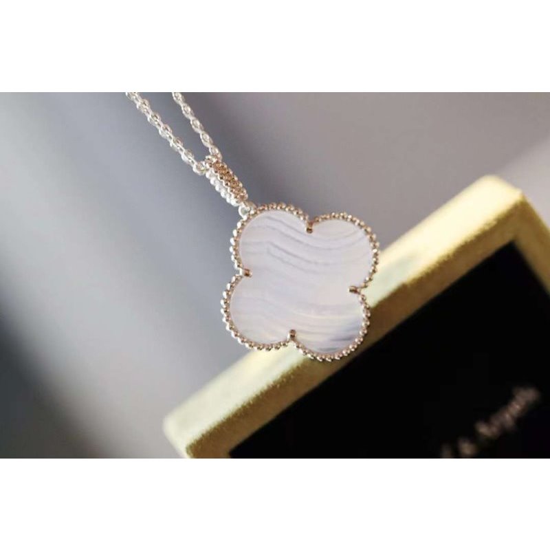 Van Cleef and Arpels Four Leaf Clover Chain JWL00223