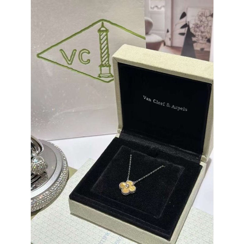 Van Cleef and Arpels Four Leaf Clover Necklace JWL00145