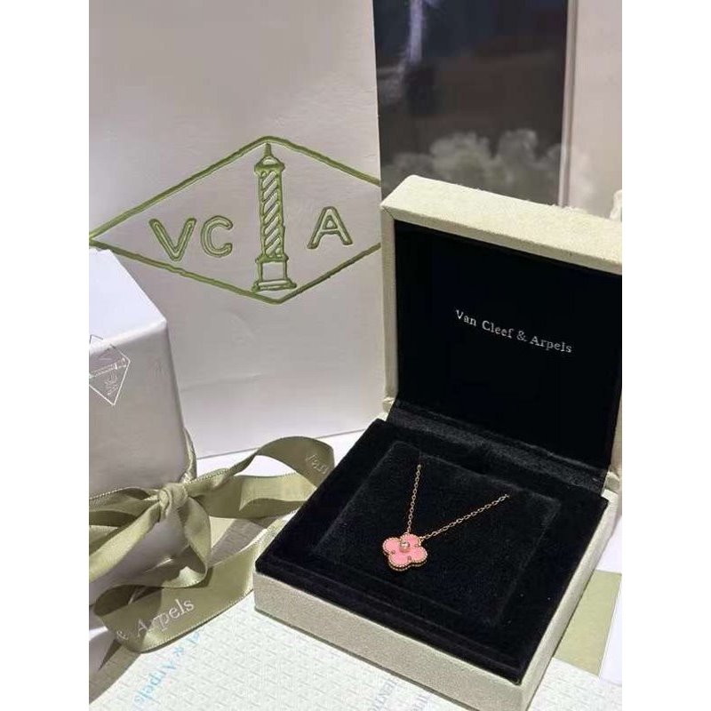 Van Cleef and Arpels Four Leaf Clover Necklace JWL00158