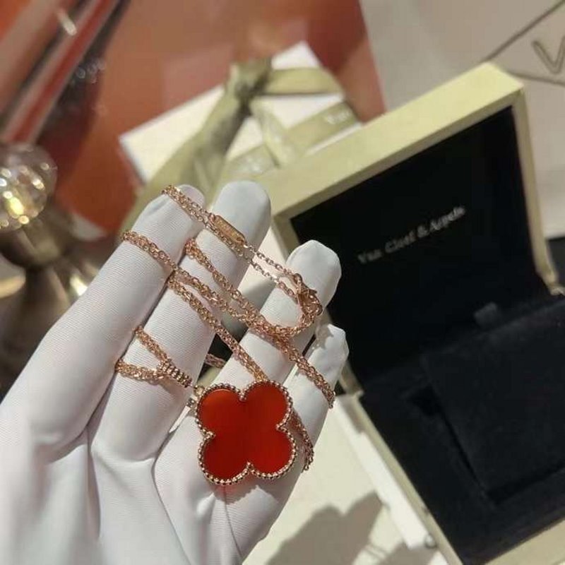 Van Cleef and Arpels Four Leaf Clover Necklace JWL00162