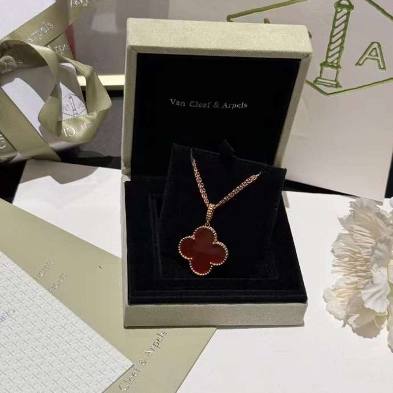 Van Cleef and Arpels Four Leaf Clover Necklace JWL00162