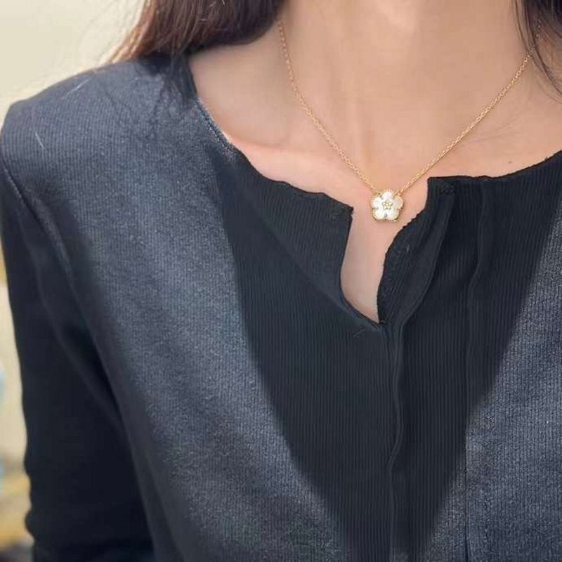 Van Cleef and Arpels Four Leaf Clover Necklace JWL00165