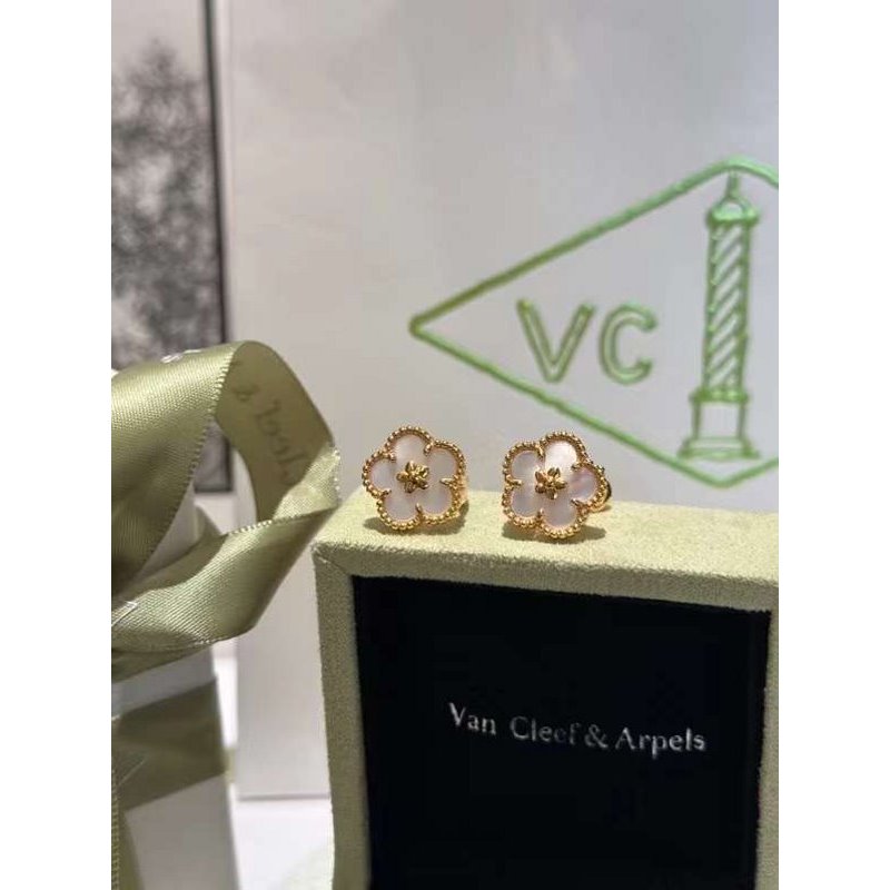 Van Cleef and Arpels Four Leaf Clover Stud JWL00168