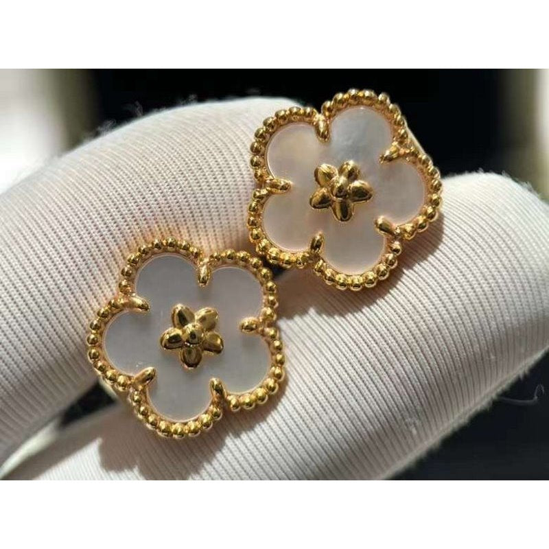 Van Cleef and Arpels Four Leaf Clover Stud JWL00168