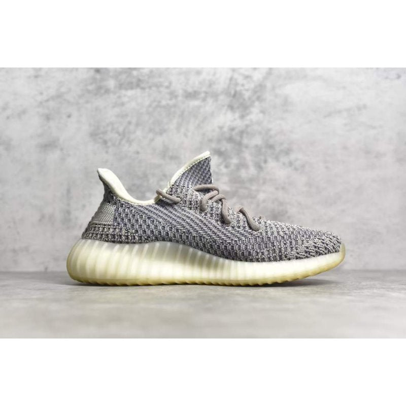 Yeezy 350V2 Boost Shoe SHS04761