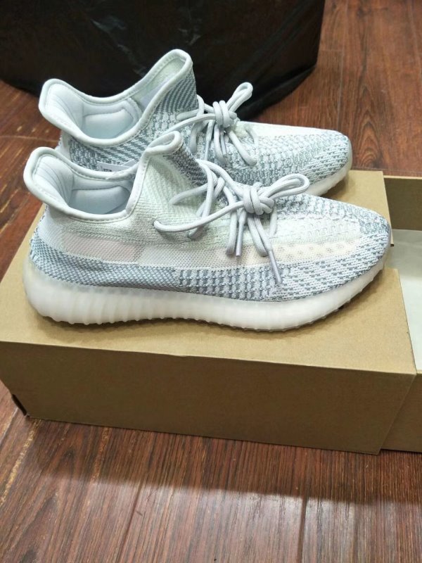 Yeezy White Boost 350 v2 Sneakers SYZ00081